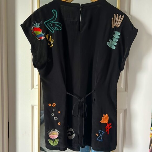 Johnny Was Biya Embroidered Silk Top with adjustable Tie-Back - Picture 4 of 8